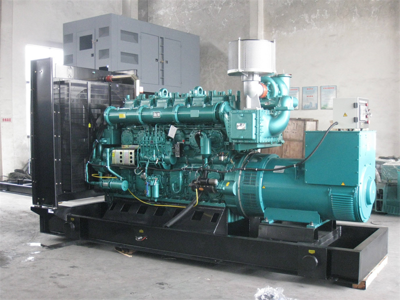 泾川200KW 柴油发电机的油耗是多少？